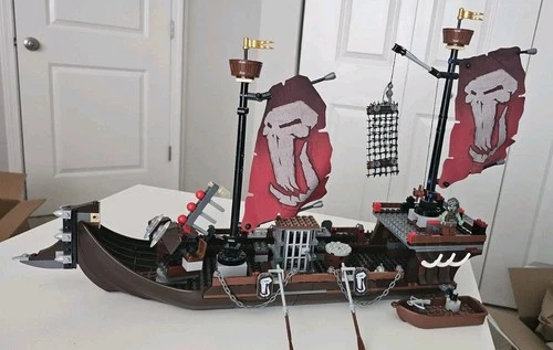 LEGO Castle Fantasy Era Troll Warship 7048 2008