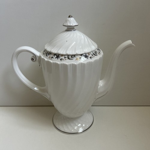 Royal Worcester Petite Fleur Made In England Fine Bone China Tea/Coffee Pot Lid - Picture 4 of 17