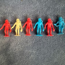 Set of 6 Plastic Astronaut Figures Blue Red Yellow Space Toys