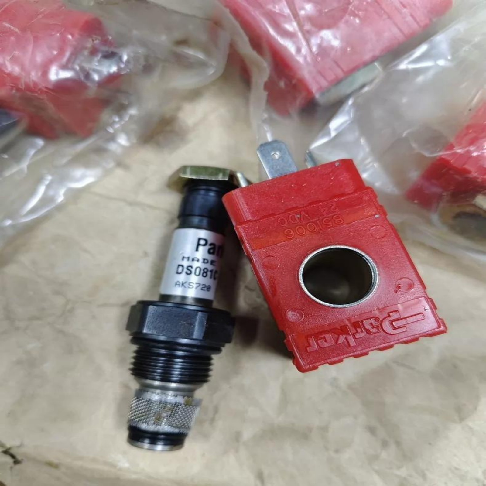 1PC New Parker 851006 DS coil 120Vac for Hydraulic Control System Duty-free