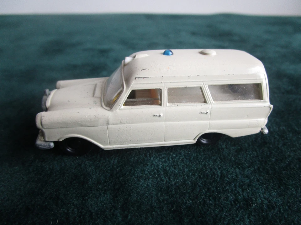 Siku Binz Krankenwagen V 233 Made in Germany - Bild 2 von 4