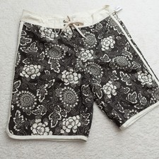 Old Navy Men's Board Shorts Size Large Bathing Suit Out of Print Design NWT