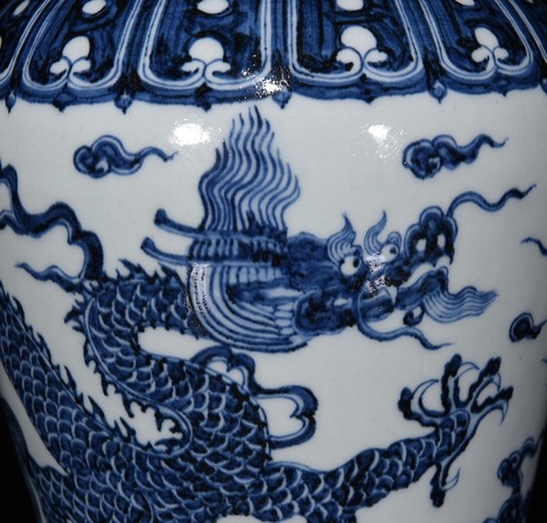 Sammlerstück Kunst Handmalerei blau & weiß Porzellan Drache Mei Vase - Bild 4 von 9