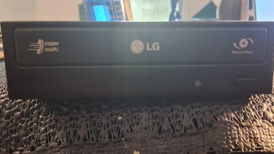 LG GH22NS50 Super Multi DVD Rewriter SATA Drive With Lightscribe