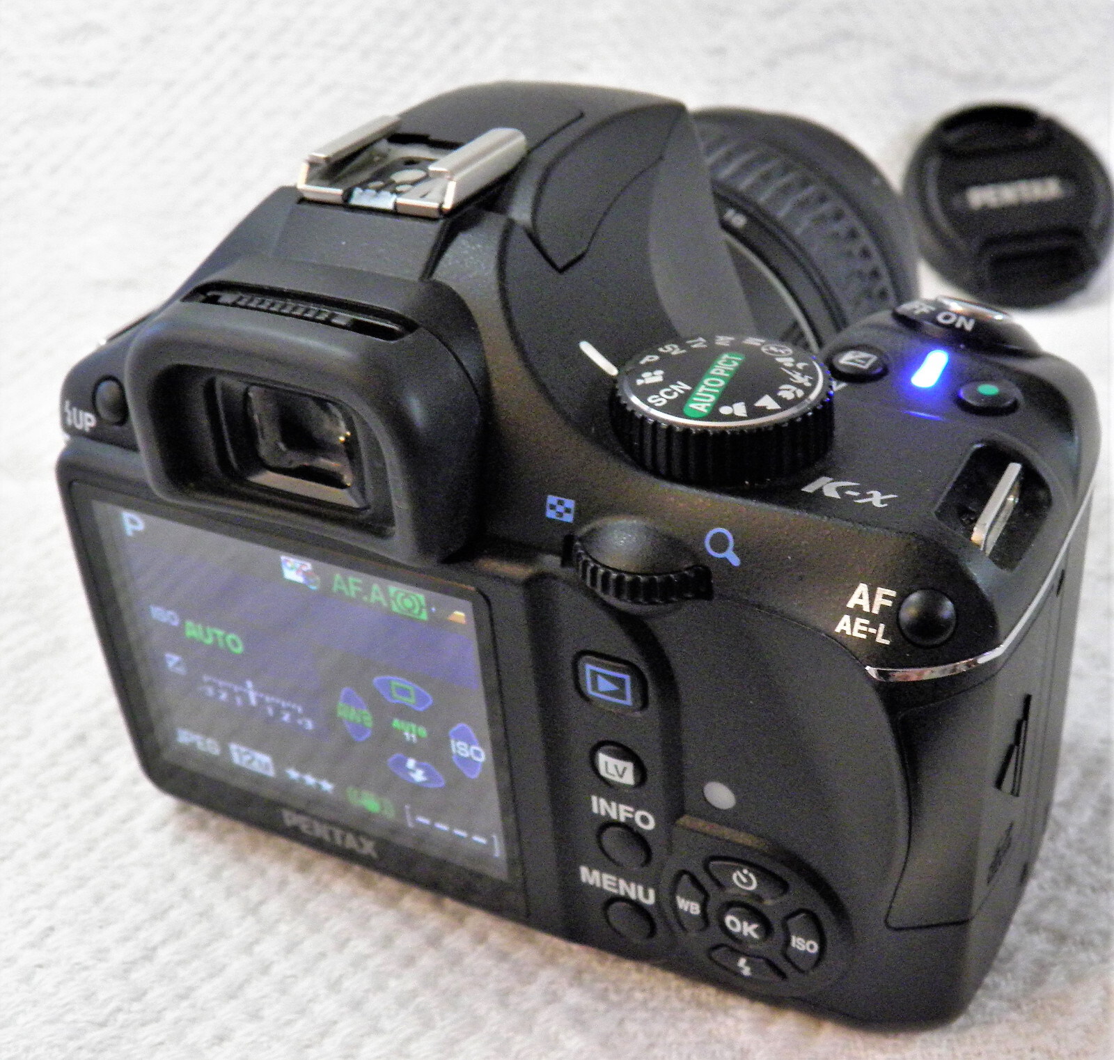 Pentax Kx Digital SLR with 2.7inch LCD and 1855mm f/3.55.6 AL Lens