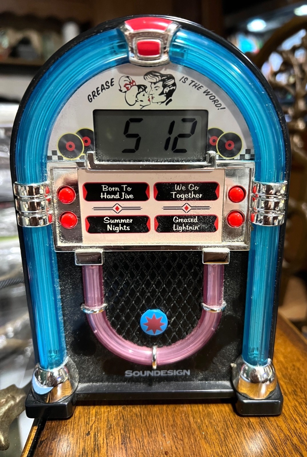 Soundesign Jukebox Alarm Clock w Digital Display Song Medley Feature Retro Desig