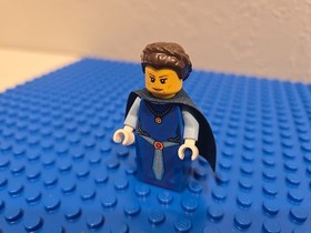 LEGO NEXO KNIGHTS Minifigure QUEEN HALBERT w/ Cape nex018 70325  FREE SHIPPING