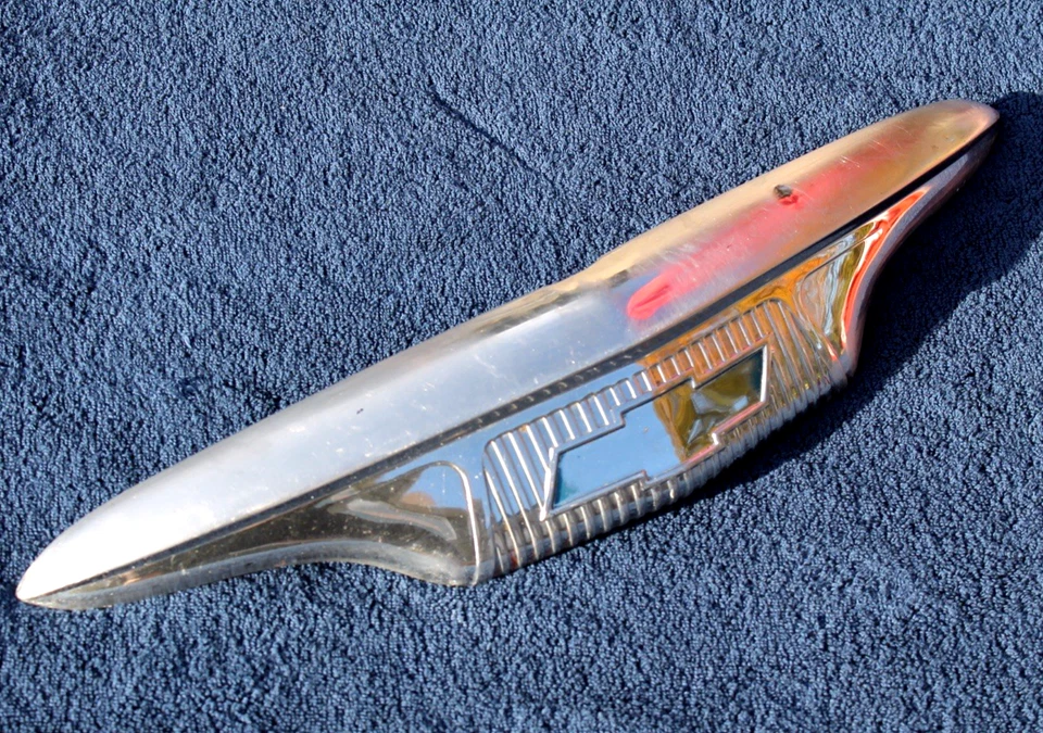 De colección 1954 55 Primera camioneta Chevy capó delantero emblema insignia 3100 3600 1/2 3/4 toneladas Foto 3 de 4