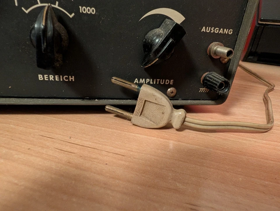 SRG 28 Audio Sinus Rechteck Generator Messgerät Vintage ungetestet defekt - Bild 4 von 4