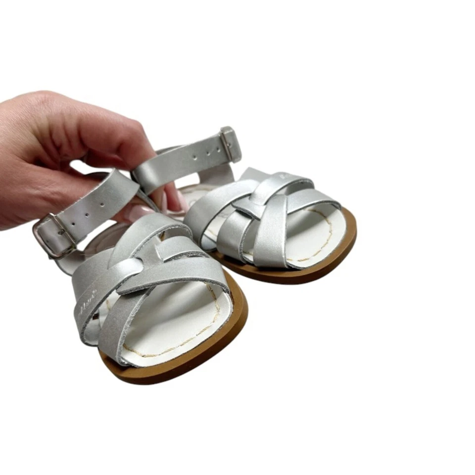 Sandalias plateadas de agua salada talla 6c nuevas sin etiquetas Foto 3 de 4