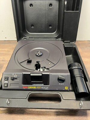 Kodak Carousel 4600 slide projector with hard case & lens