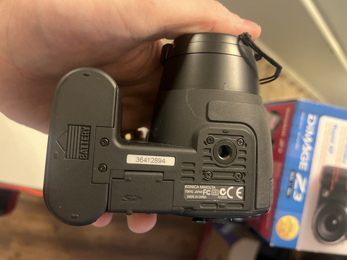 ★ Konica Z3 Camera Konica Minolta DiMAGE Z3: Digital Photography Review