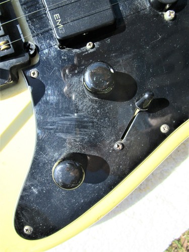 CHARVEL GUITAR, LATE 1980'S, JAPAN, EMG PU'S, KAHLER TREMOLO, YELLOW METALLIC - Picture 7 of 11