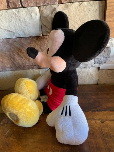 Peluche exclusivo de Mickey Mouse de 18 pulgadas de Disney Store - Imagen 2 de 5