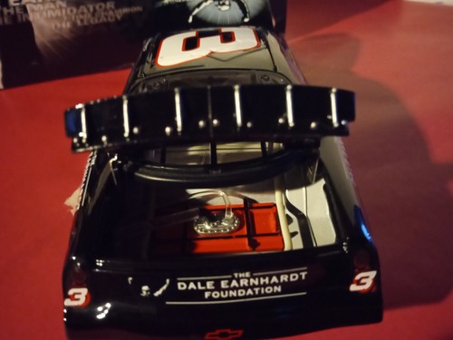 Dale Earnhardt, Sr. #3 Foundation Die Cast 1:24 - Picture 5 of 5