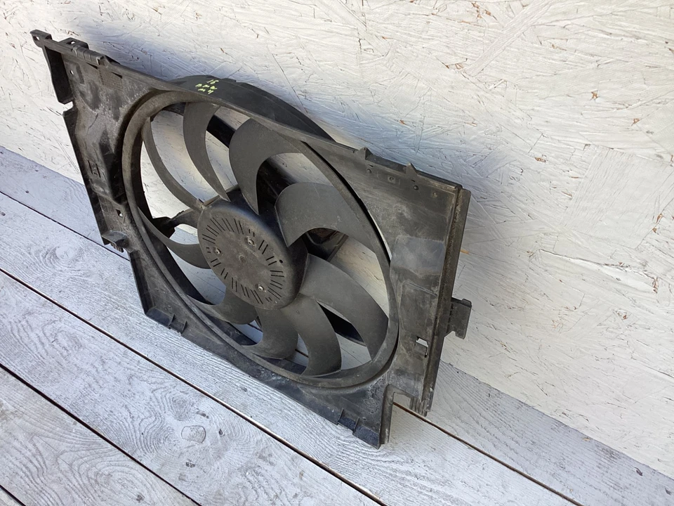 Ventilador de refrigeración del radiador BMW M4 2015-2020 con montaje de cubierta 8641947 OEM Foto 4 de 4