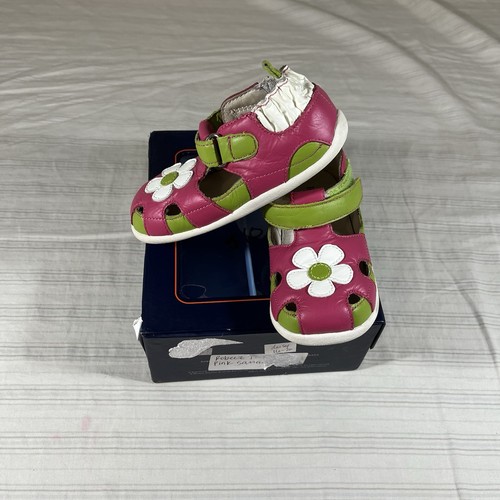 Robeez Tredz Baby Girl sz 5.5-6.5 Leather Shoes w/ Soles Sandals Hook & Loop W1 - Picture 1 of 8