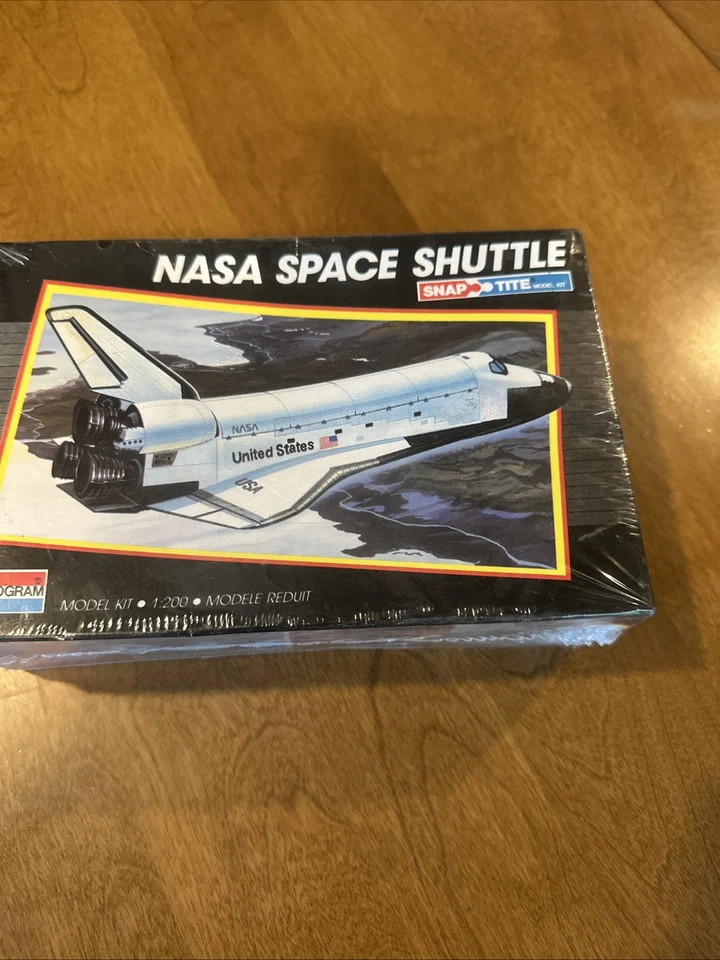 VINTAGE 1987 MONOGRAM 1 : 200 NASA SPACE SHUTTLE MODEL KIT NEW IN SEALED PACKAGE - Image 2 of 4