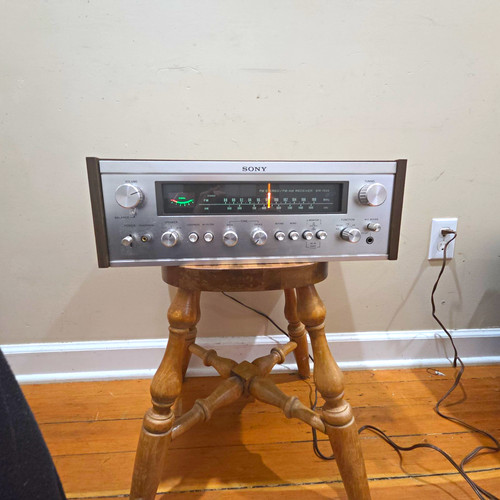 *Professionly Restored                  Sony STR-7035 Vintage Receiver.