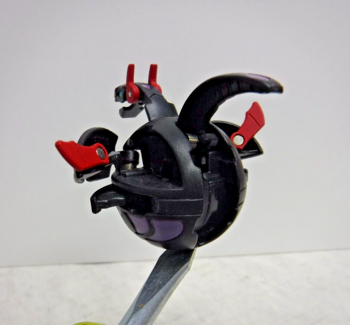 Darkus Pyro Dragonoid 530G Bakugan Battle Brawlers Figure