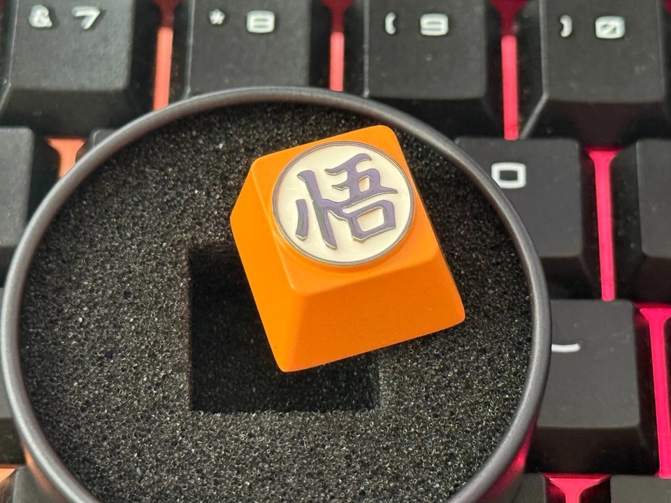 Llave de metal Son Goku chapada en aleación de aluminio tapa de llave Foto 3 de 4