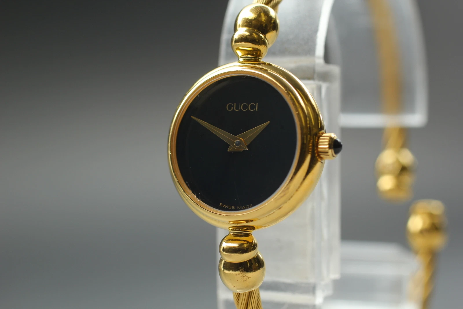 [Presque comme neuve] Montre femme vintage GUCCI 2700,2,2,L cadran doré noir fil doré 