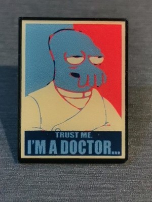 TRUST ME I'M A DOCTOR FUNNY Humor Lustig Humor Anstecknadel Aufnäher Neu Hoch...