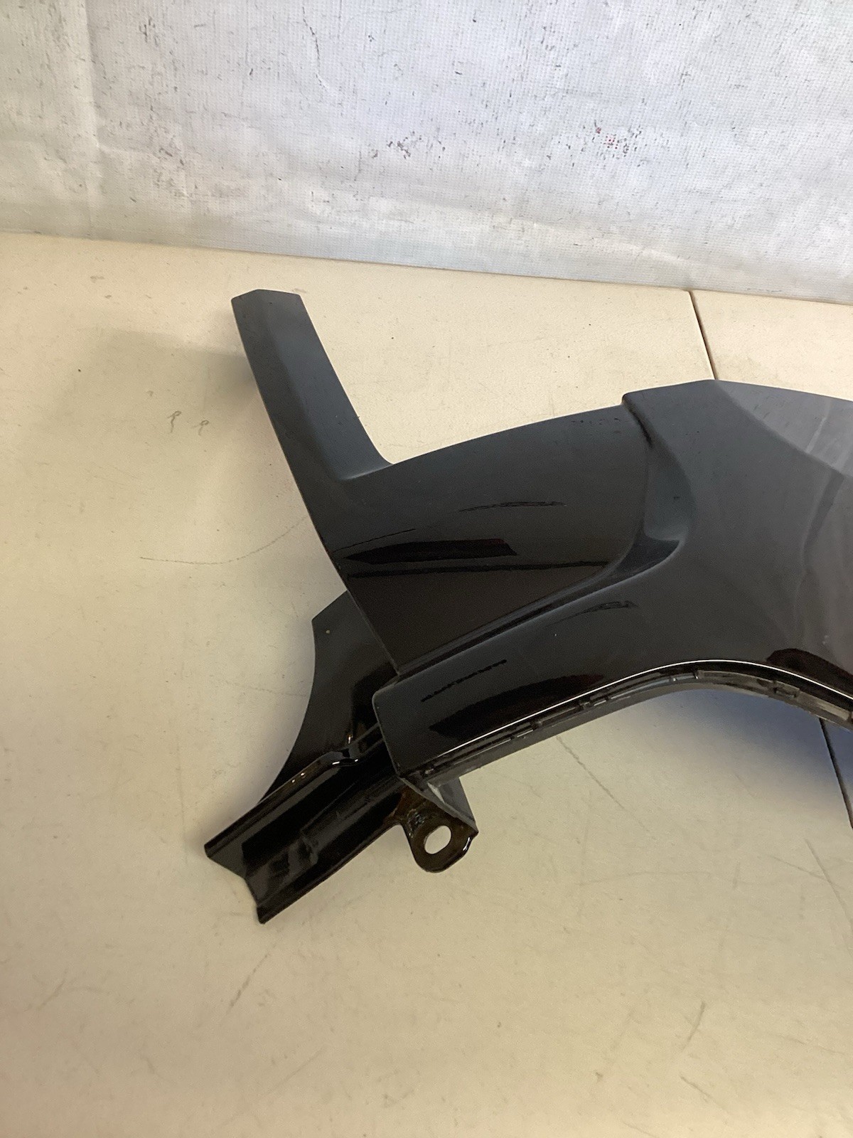 2024-2025 ROLLS ROYCE CULLINAN REAR BUMPER TRIM RIGHT PASSENGER SIDE USED OEM 