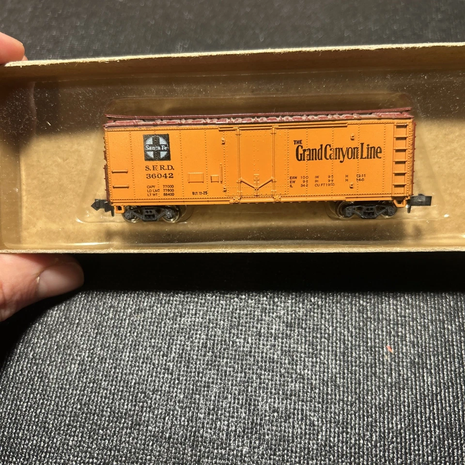 Con-Cor N Scale #61 Lot Of 5 Reefer Cars 40’ Wood Santa Fe 1970 C-6 Steel Chief - Image 2 of 4