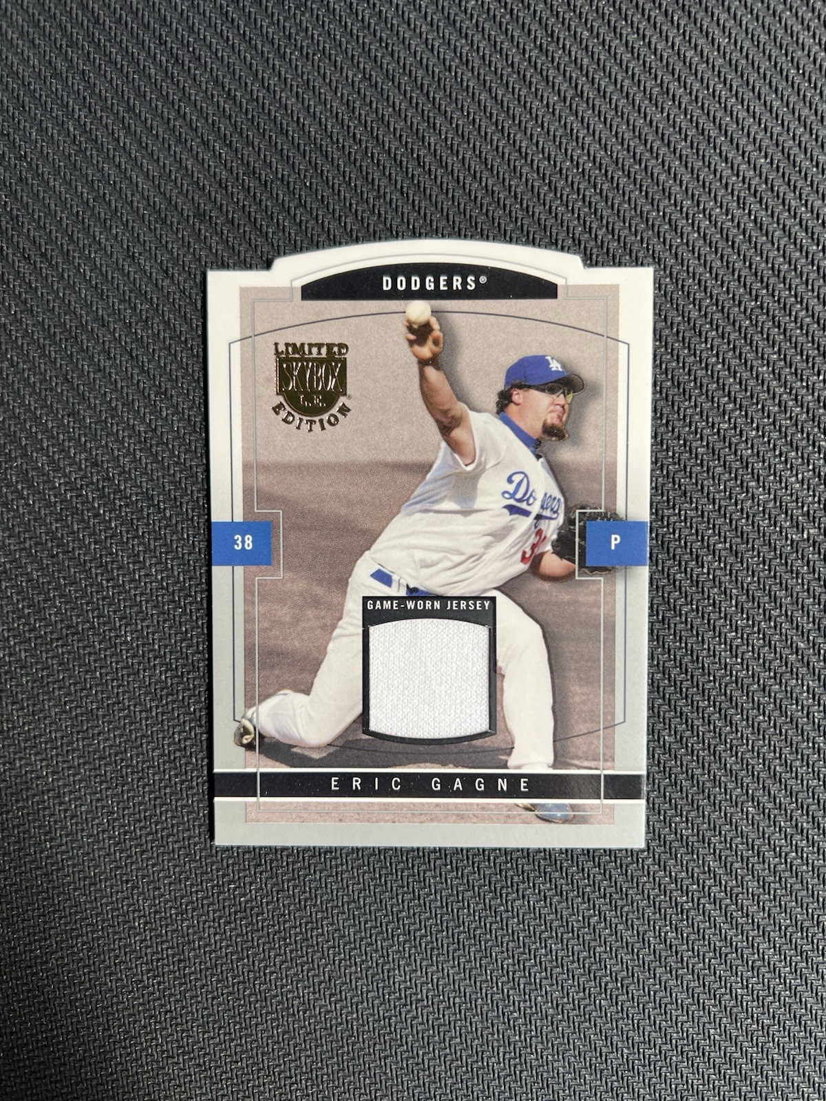 2004 Fleer Skybox #28 Eric Gagne Relic Patch /299 Game-Worn Dodgers