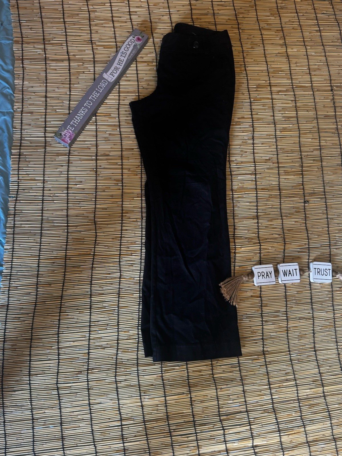 Ann Taylor Women's Pants Black Solid Pattern Regu… - image 3