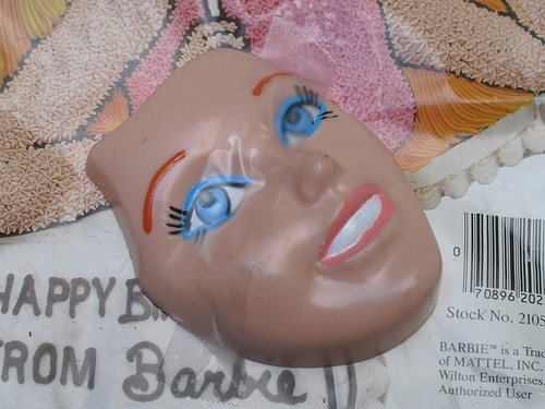 Wilton BARBIE CAKE PAN with Plastic Face and Paper Liner - Picture 3 of 3