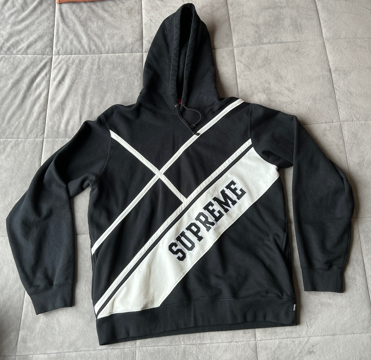 Supreme Diagonal Hooded Sweatshirt Black SS18SW27 Men's Size Supreme Diagonal Hooded Sweatshirt Black SS18SW27 Men's Size