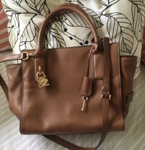 michael kors purse with lock