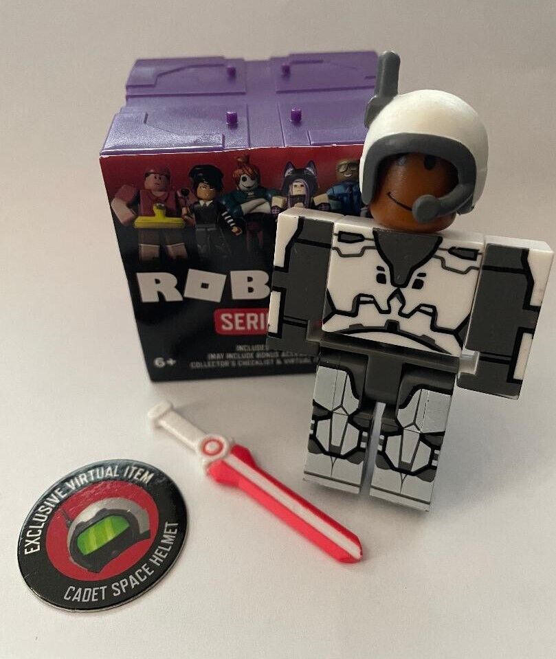 ROBLOX SERIES 11 SPACE TROOPER WITH CADET SPACE HELMET UNUSED