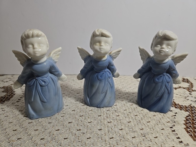 3 Blue & White Kissing Kissy Face Angels 1 Girl & 2 Boys Japan Inarco? Lefton?