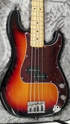 FENDER AMERICAN PROFESSIONAL II PB Used 2023 Alder body Maple neck w/Hard case