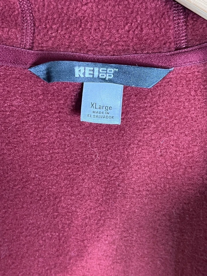 Chaqueta polar usada en excelente estado REI CoOp Hyperaxis para mujer XL roja con capucha Polartec ($129) Foto 4 de 4