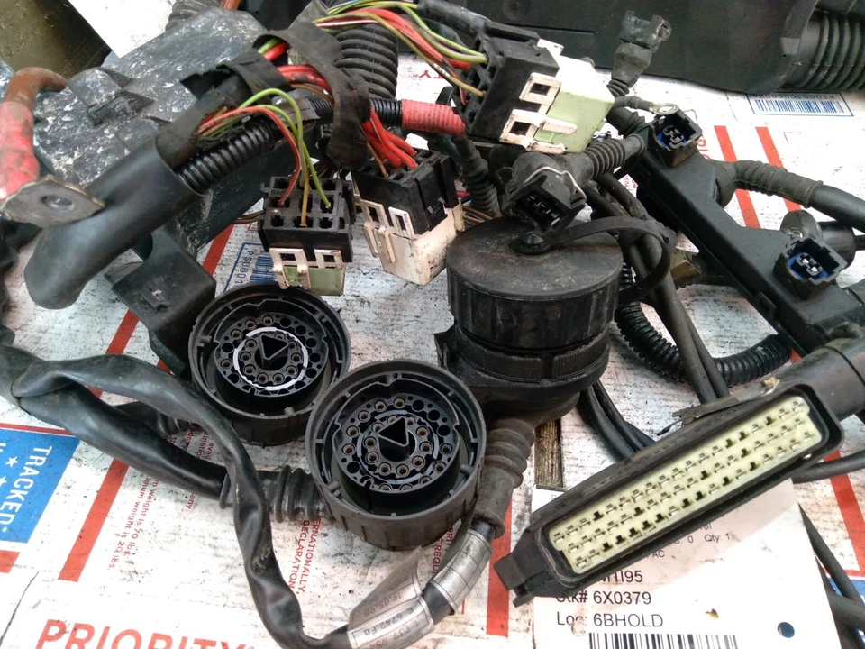 1995 BMW 318I RWD 1.8 AT ENGINE BAY WIRE WIRING HARNESS OEM  - Image 2 of 4
