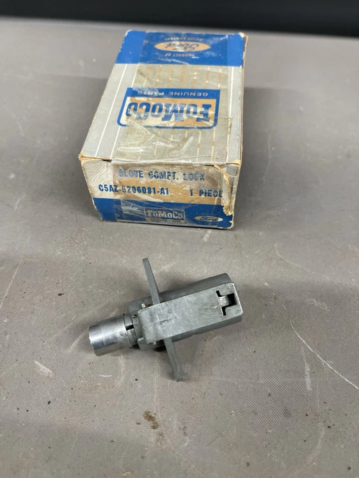 Ford Galaxie 1965 1966 tablero guantera tapa puerta cierre 500 XL LTD guantera original Foto 2 de 4