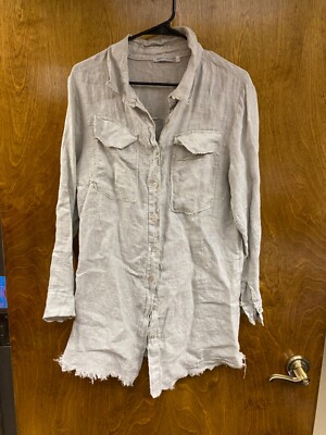 Women ''Tempo Paris'' gray , long sleeve silver thread accents. Size M/L