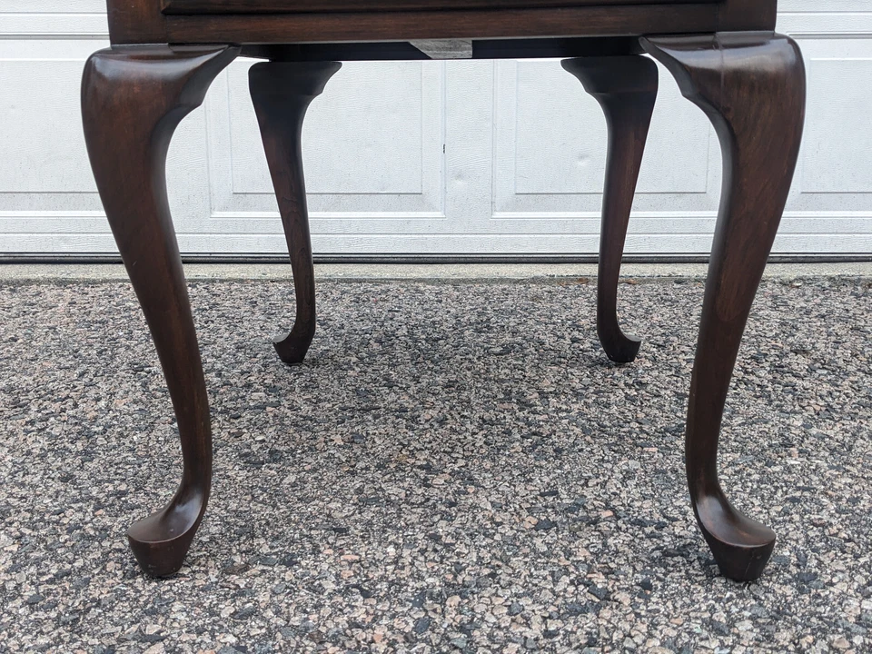 Mesa auxiliar vintage Pennsylvania House madera maciza de cerezo Queen Anne con cajón Foto 4 de 4