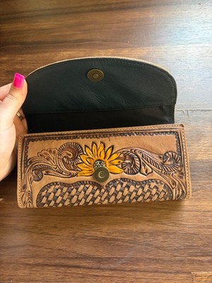 Tooled leather Myra wallet with a magnetic snap closure. Very good