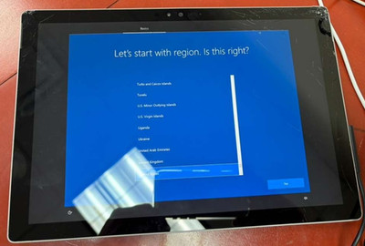 Microsoft Surface Pro 4 Intel Core i5-6300U CPU @ 2.40GHz 4GB RAM 128GB SSD. ***