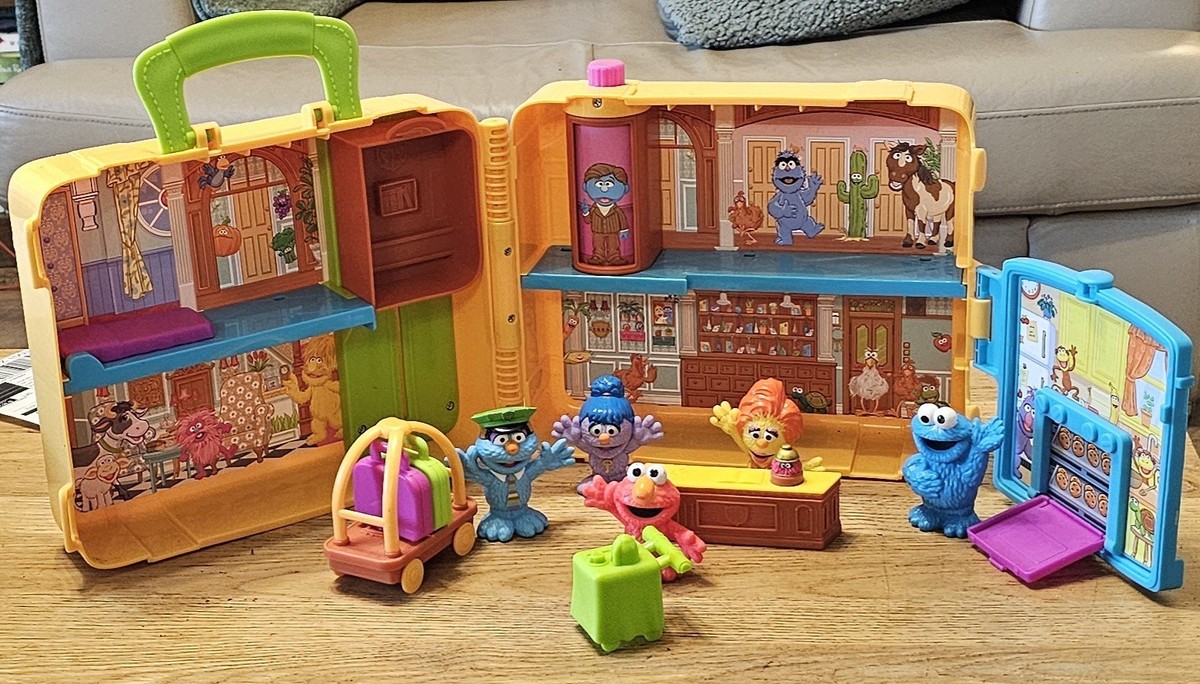 The Furchester Hotel Sesame Street Suitcase Playset 5 Figures