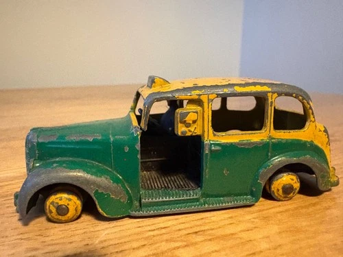 VINTAGE DINKY TOYS - 254 - AUSTIN TAXI  - GREEN/YELLOW  - MECCANO LTD