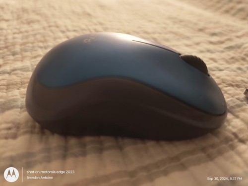 Logitech M185 Wireless Mouse, 2.4GHz with USB Mini Receiver, (INCLUDES BATTERY) - Picture 15 of 19