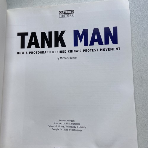 Captured World History Ser.: Tank Man : How a Photograph Defined China's Protest - Picture 3 of 7