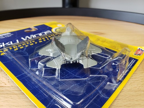 Motormax Sky Wings U.S. Air Force YF-22 N22YF Lightning II Aircraft Diecast - Picture 7 of 8