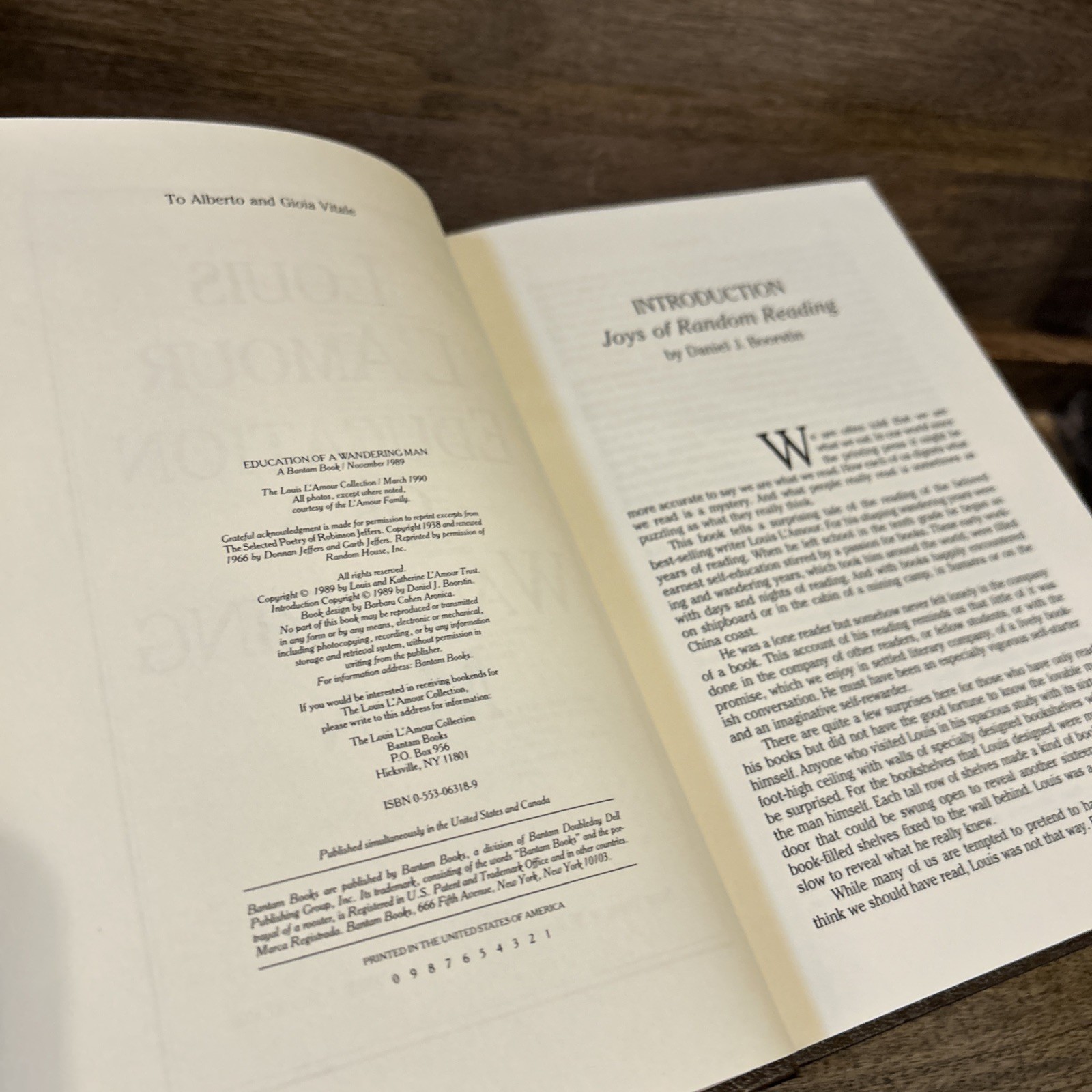 A Trail Of Memories, Education Of A Wondering Man NF Louis L’Amour Leatherette